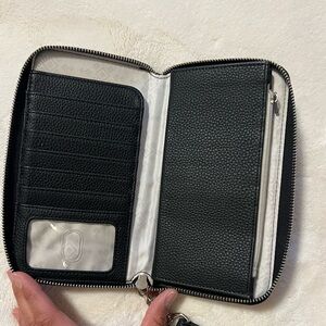 ThirtyOne Benjamin wristlet/wallet